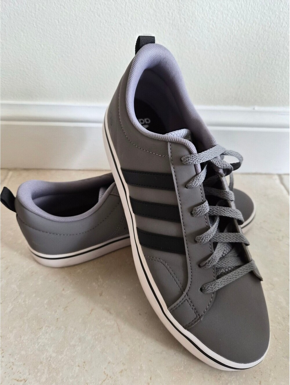 Adidas Men's Gray and Black Casual Sneakers Size 10 0263